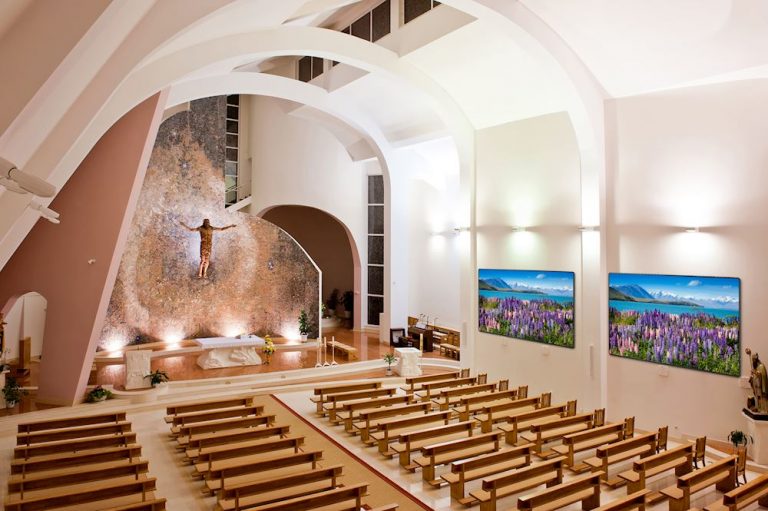 Optoma FHDQ130 Display in der Kirche