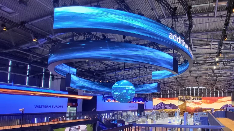 Drinktec Krones Messehalle LED-Kugel mit LED-Ringen