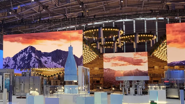 Drinktec Krones Messehalle Medientechnik-Schau mit riesigen LED-Wänden