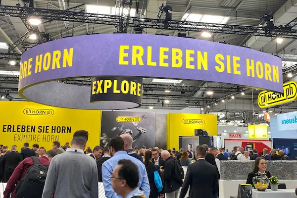 Spiralförmige LED-Rotunde auf der EMO bei Paul Horn