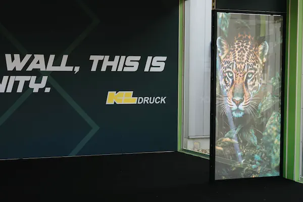 InvisibleScreen bematrix