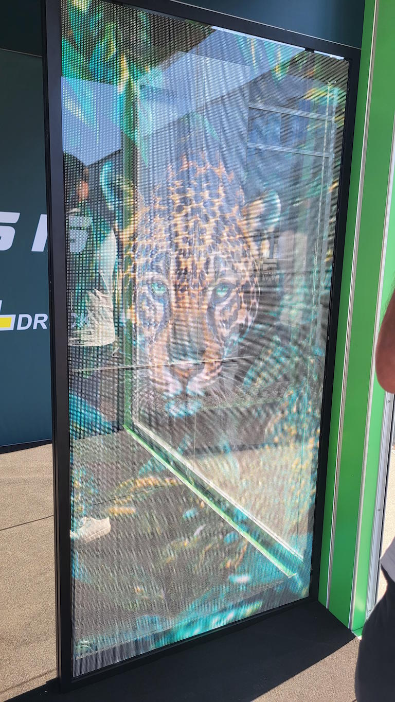 Invisible-Screen_tiger