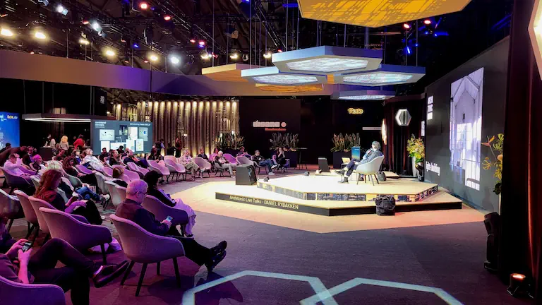 Light-Building-Design-Plaza-Buehne-5