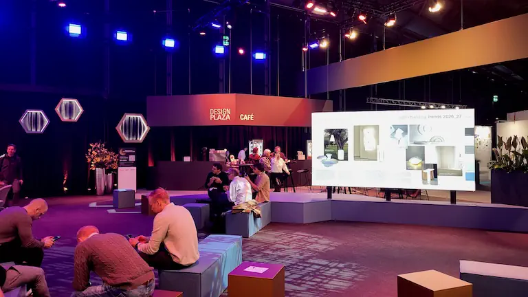 Light-Building-Design-Plaza-Cafe-1