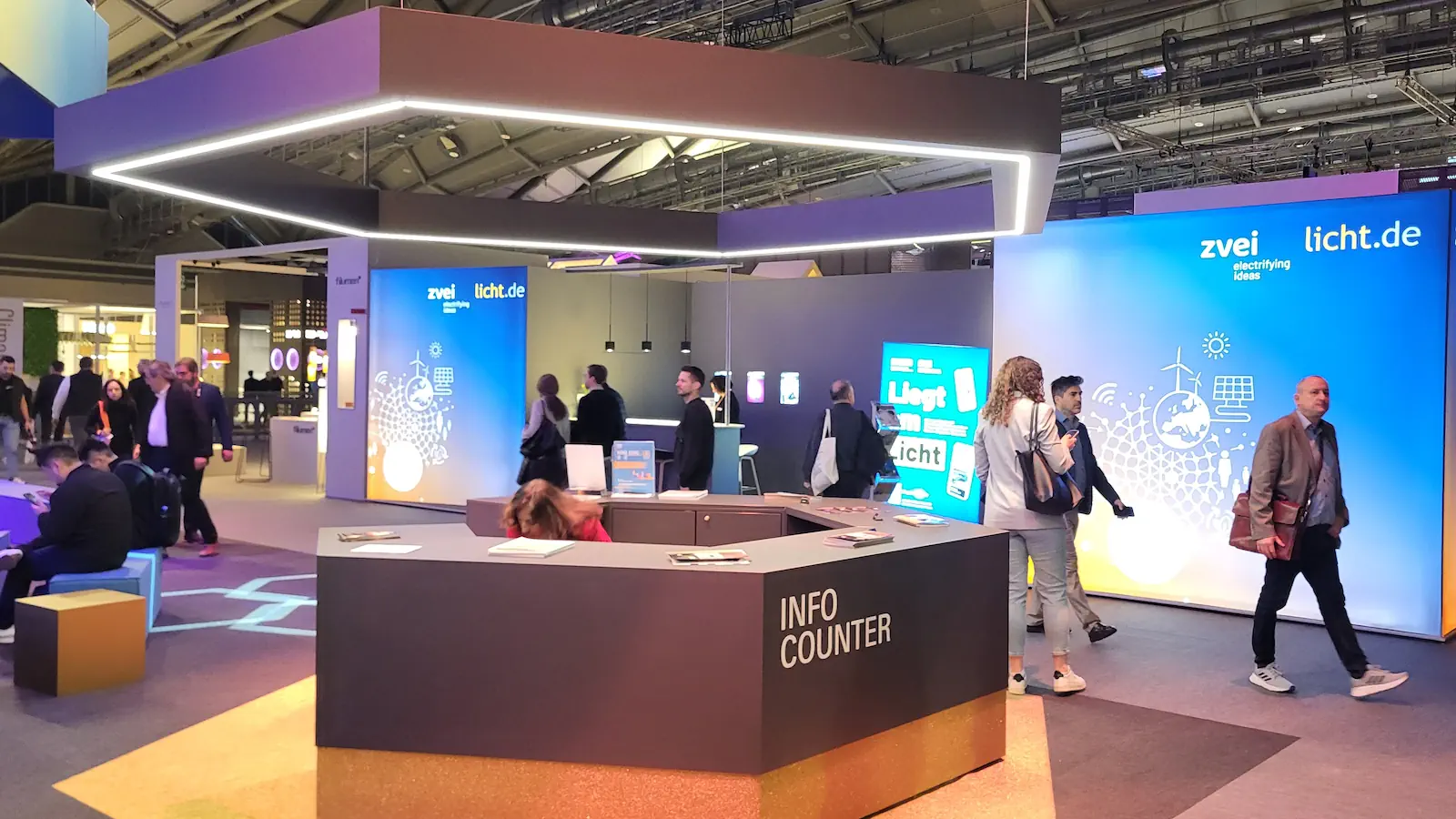 design-plaza-light-building-2026-info-counter